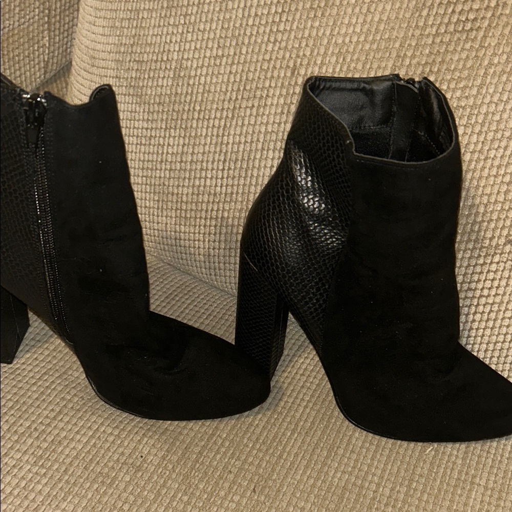 Shoe Dazzle Black Textured Ankle Booties